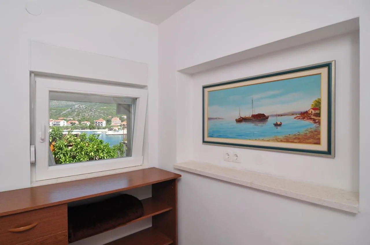 Apartment On The Beach, Zoranka Seget Vranjica