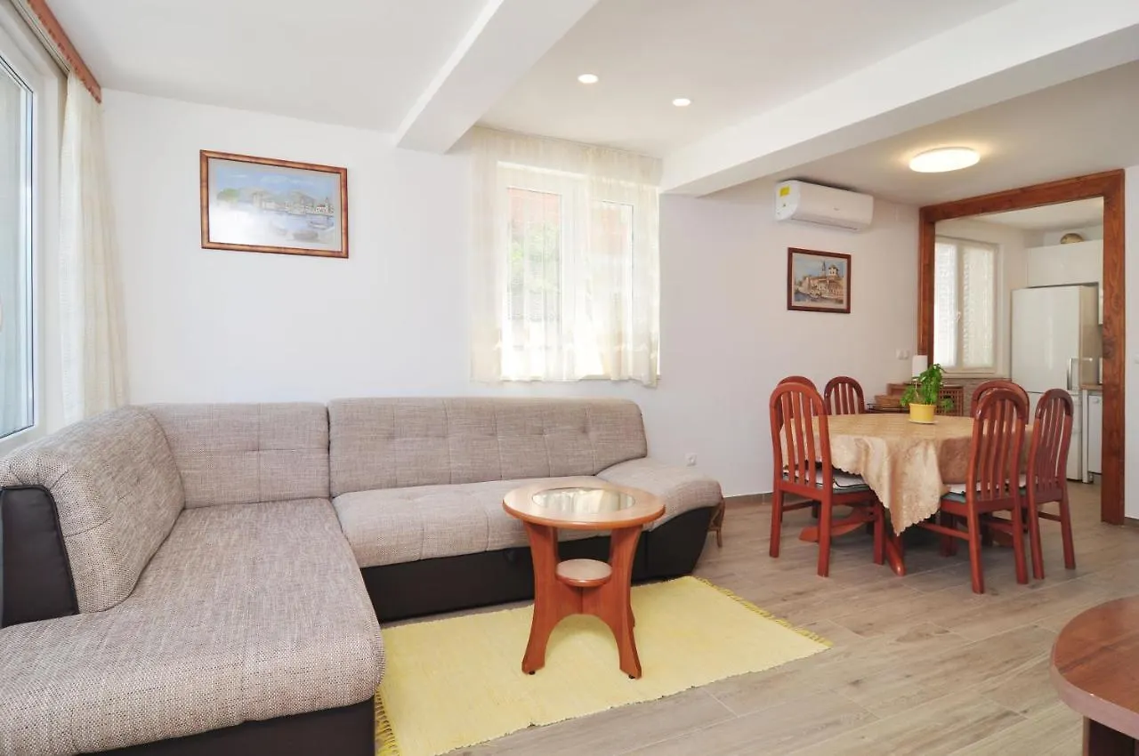 Apartment On The Beach, Zoranka Seget Vranjica