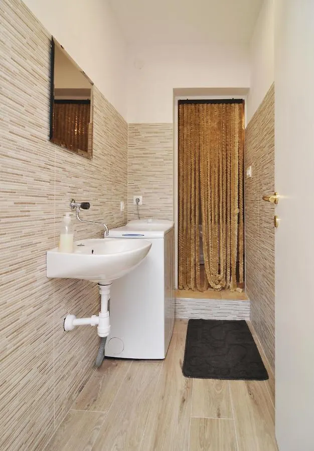 Apartment On The Beach, Zoranka Seget Vranjica
