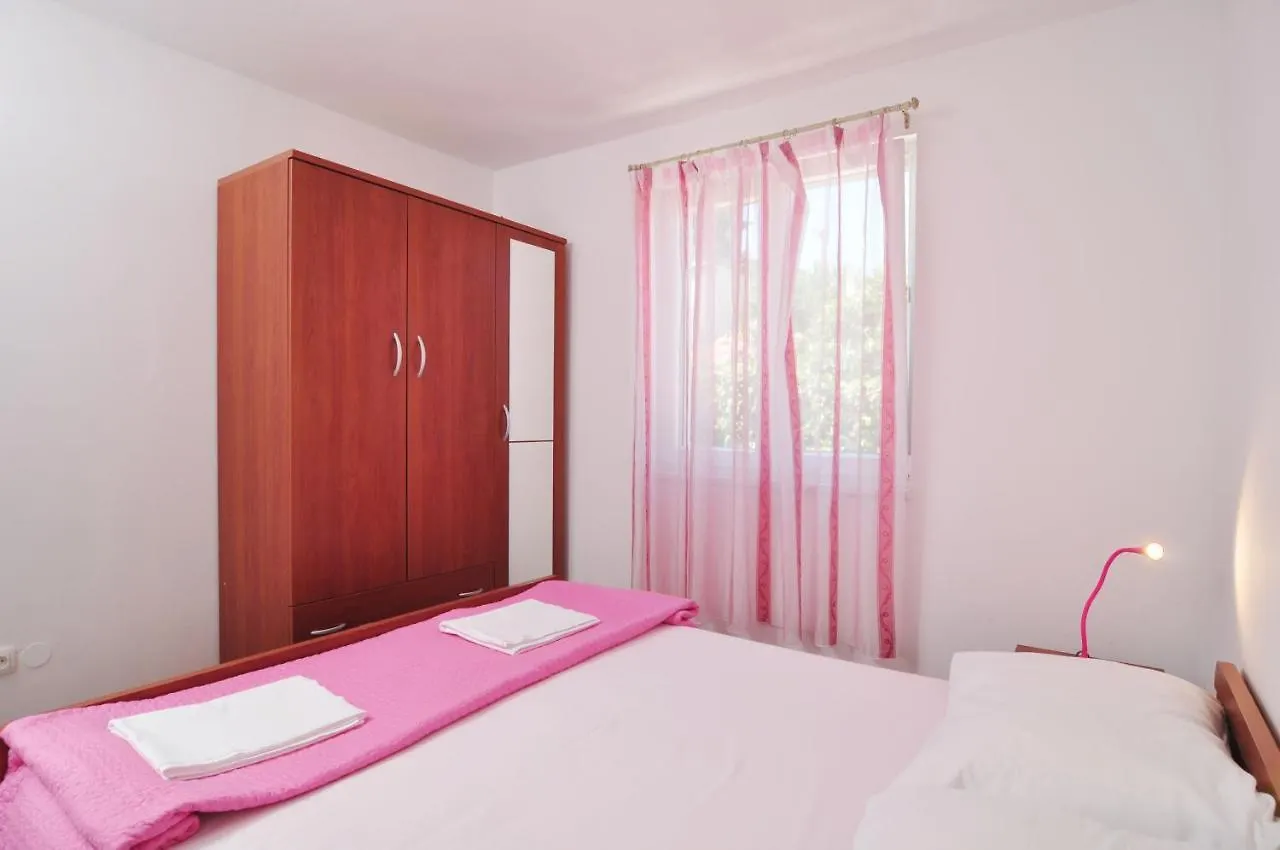 Apartment On The Beach, Zoranka Seget Vranjica Croatia