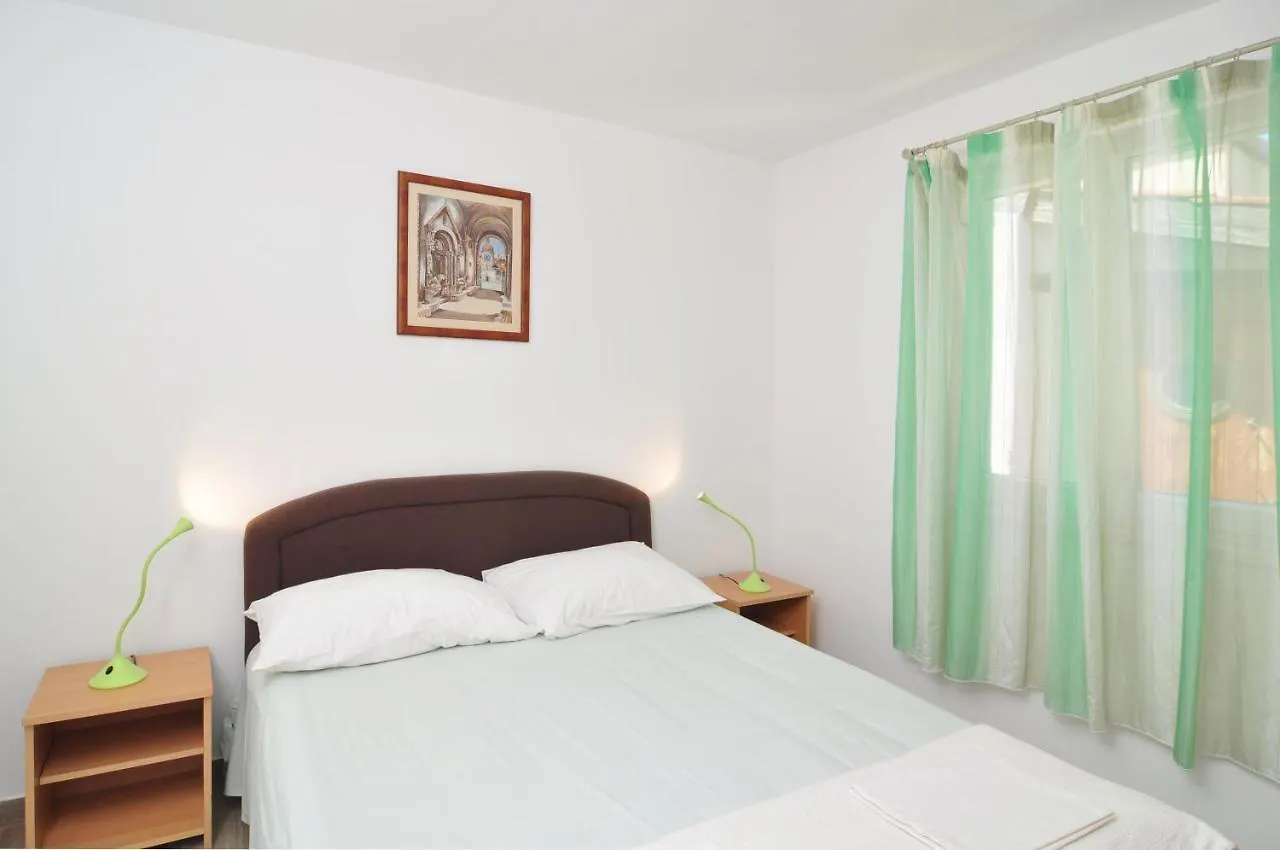 Apartment On The Beach, Zoranka Seget Vranjica