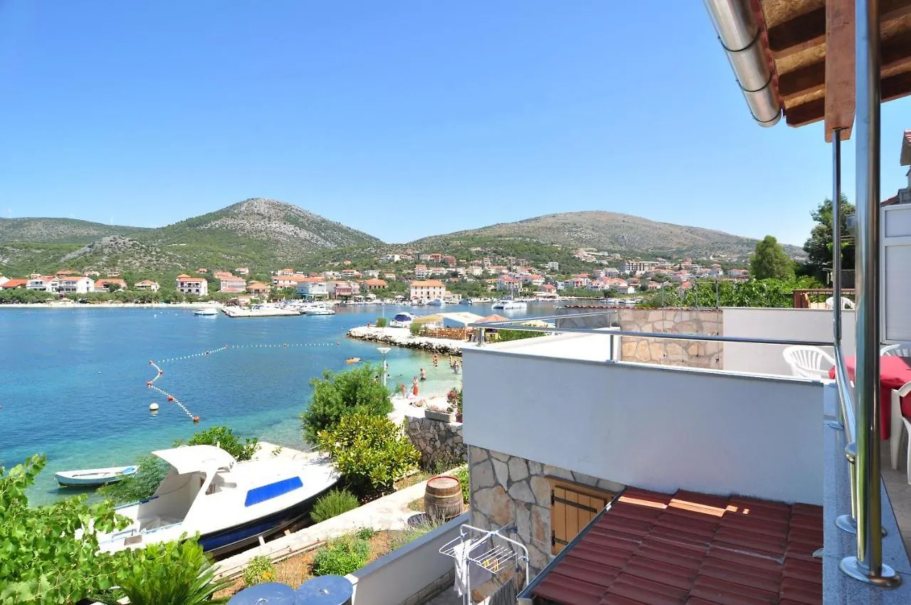 Apartment On The Beach, Zoranka Seget Vranjica Croatia