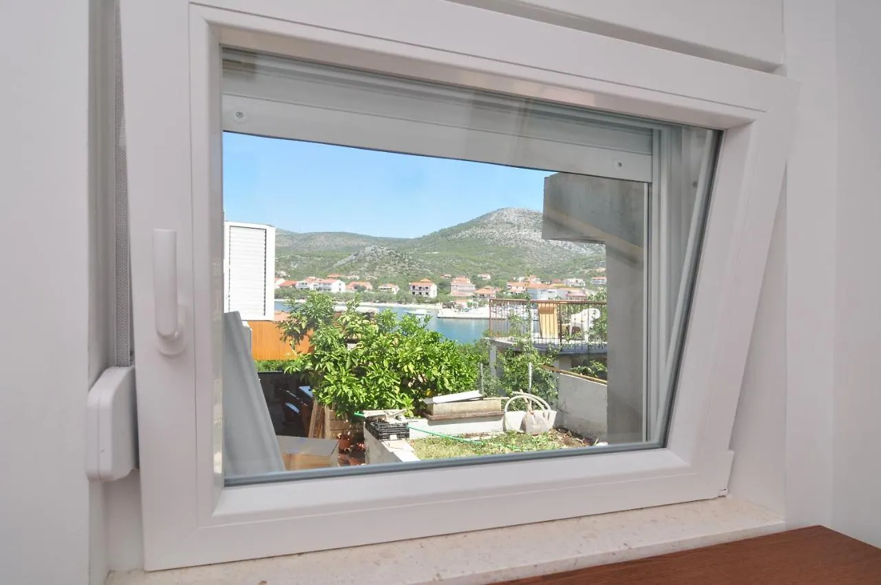 Apartment On The Beach, Zoranka Seget Vranjica
