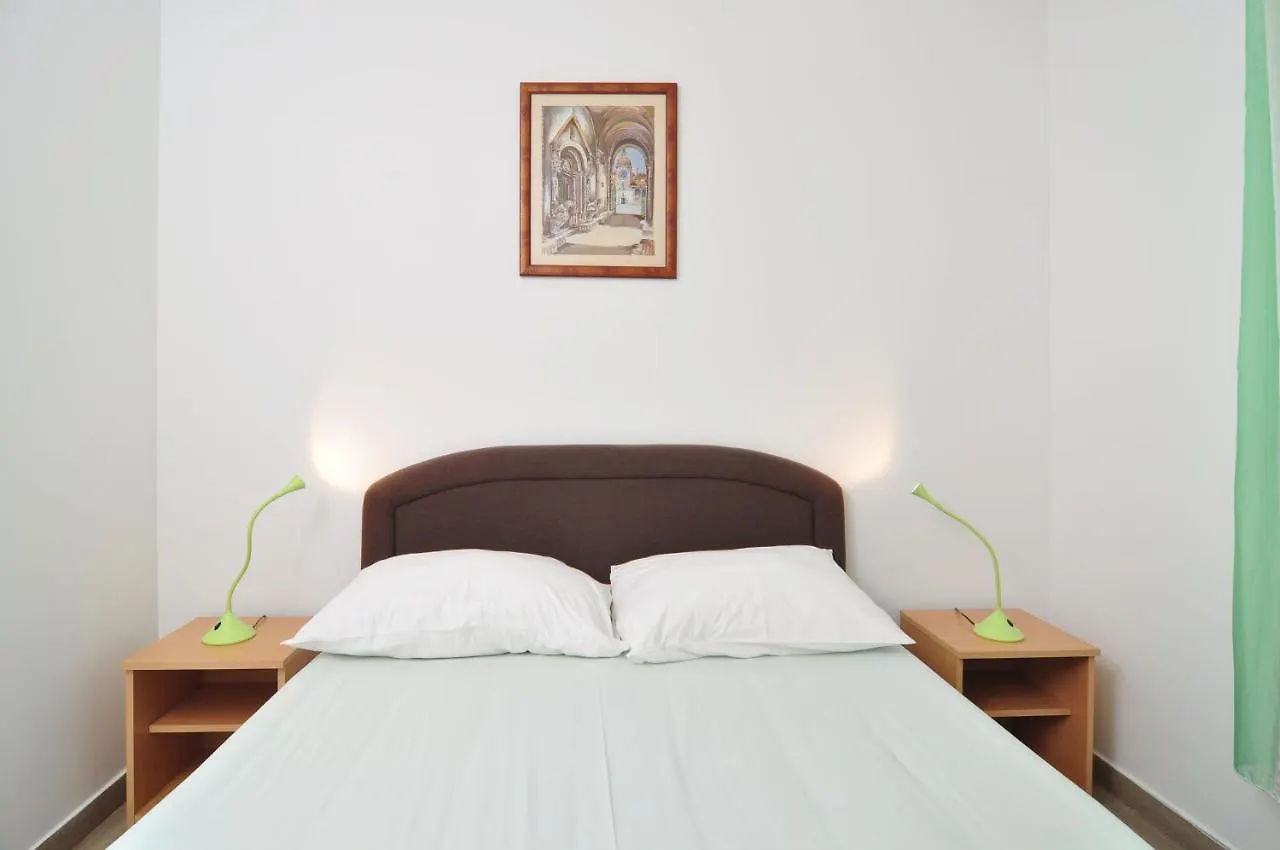 Apartment On The Beach, Zoranka Seget Vranjica 0*,