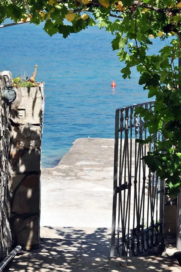 Apartment On The Beach, Zoranka Seget Vranjica