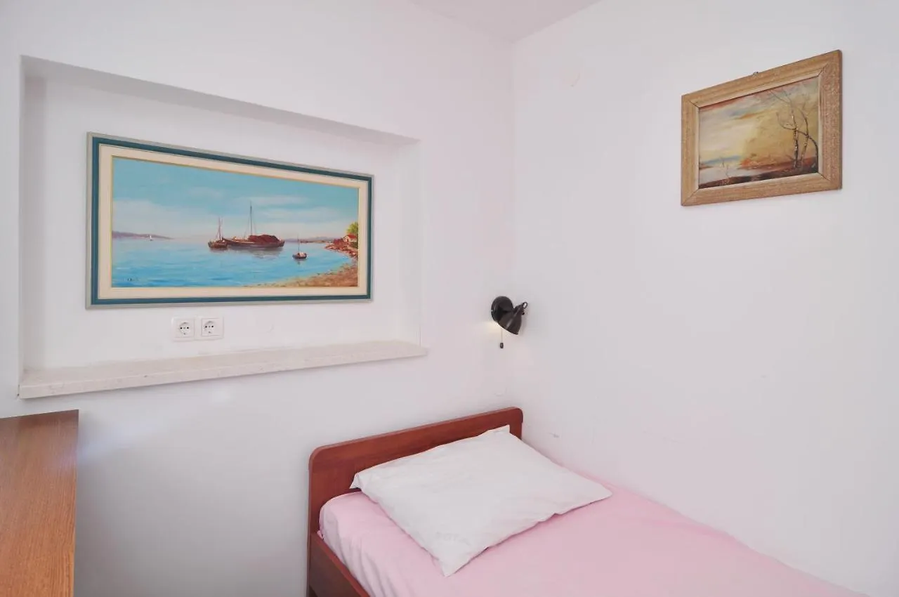 Apartment On The Beach, Zoranka Seget Vranjica