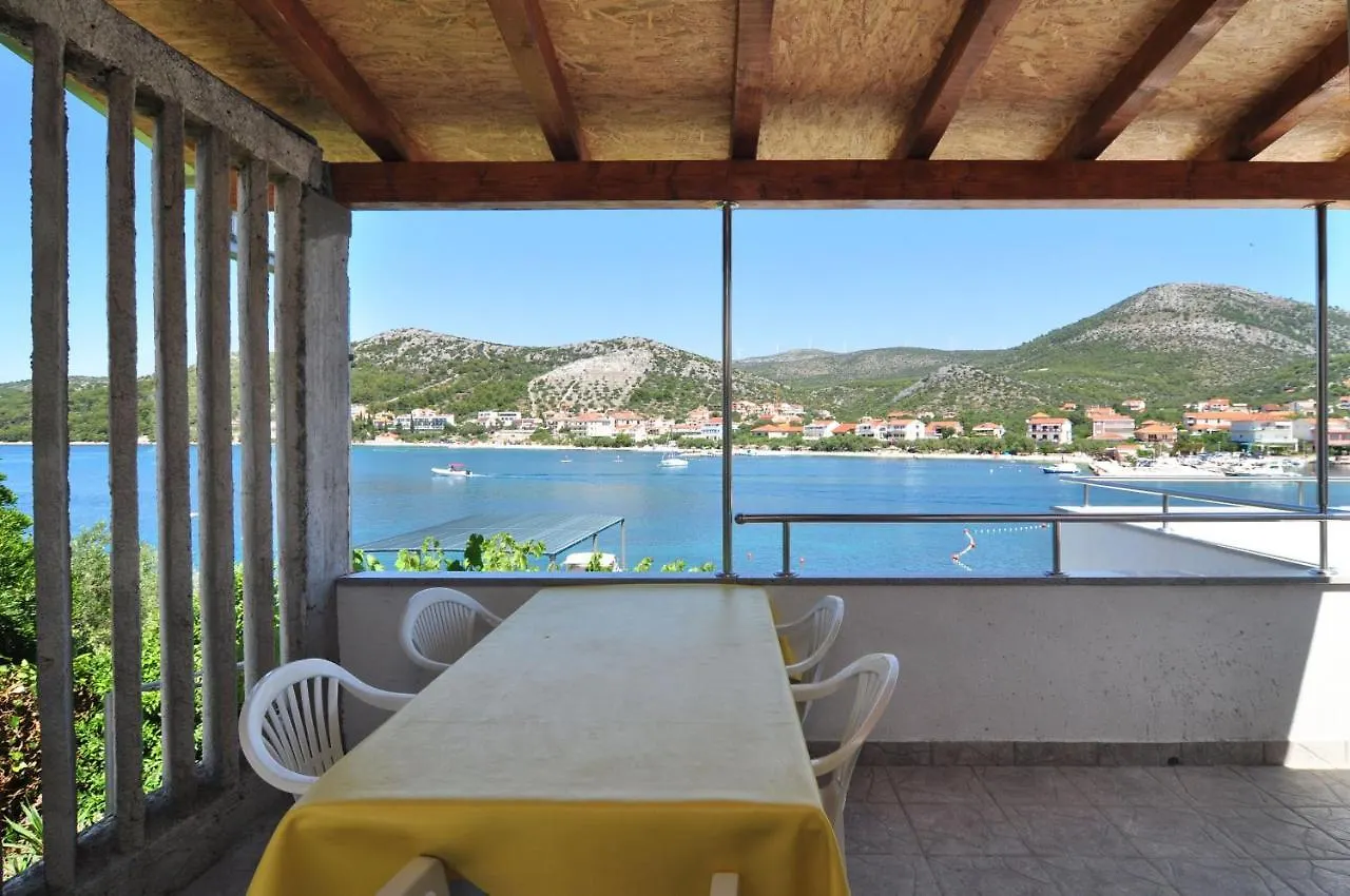 Apartment On The Beach, Zoranka Seget Vranjica