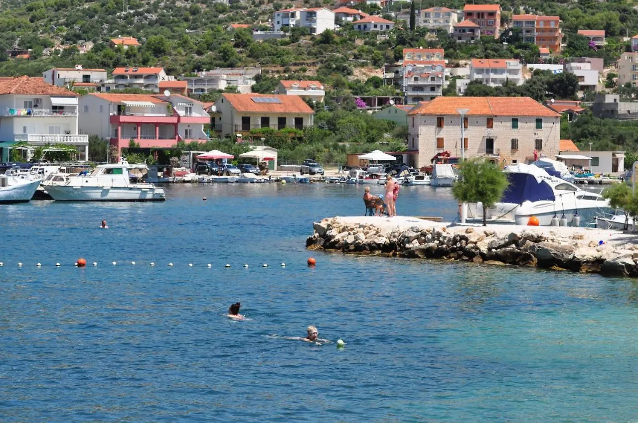 Apartment On The Beach, Zoranka Seget Vranjica